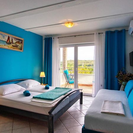 Apartman Studio Lägenhet Pula Exteriör bild