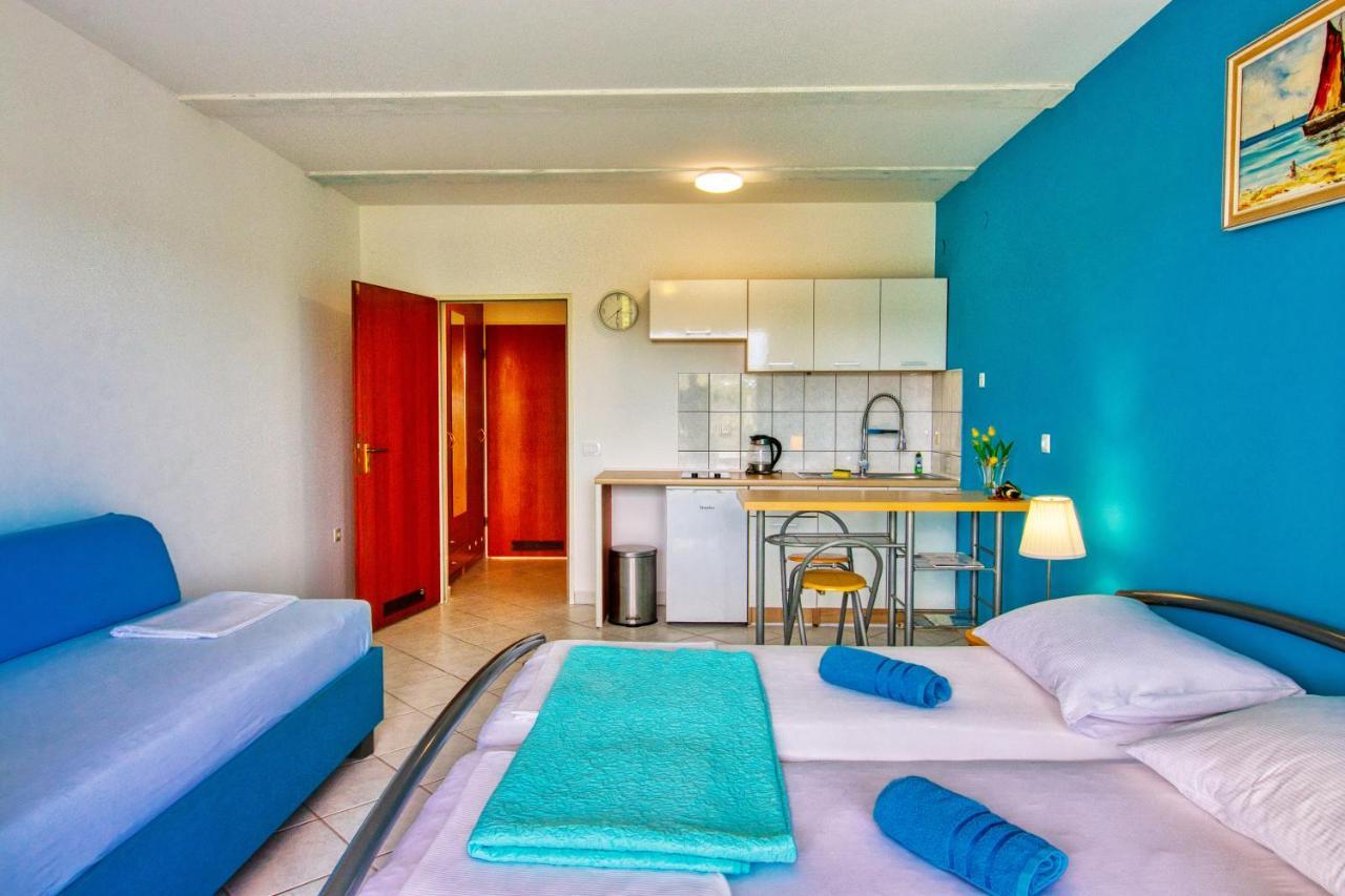 Apartman Studio Lägenhet Pula Exteriör bild