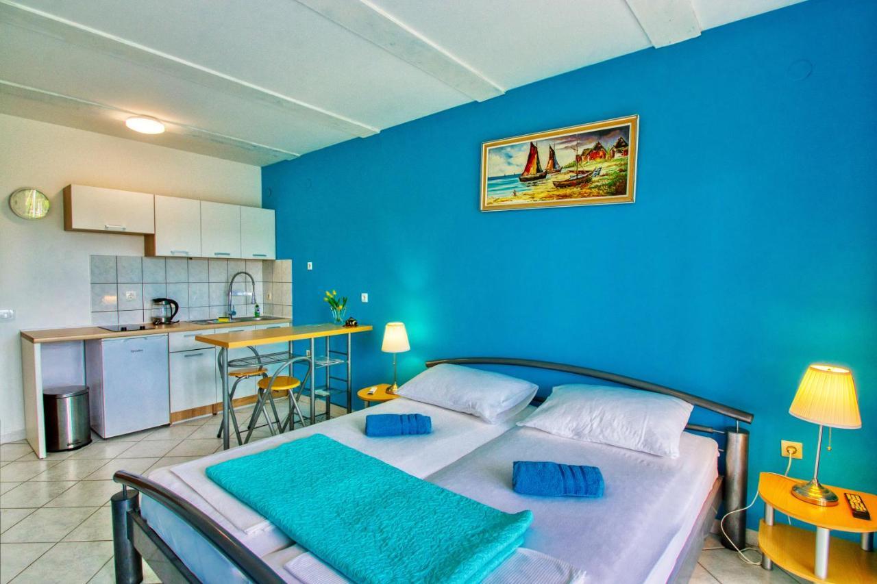 Apartman Studio Lägenhet Pula Exteriör bild