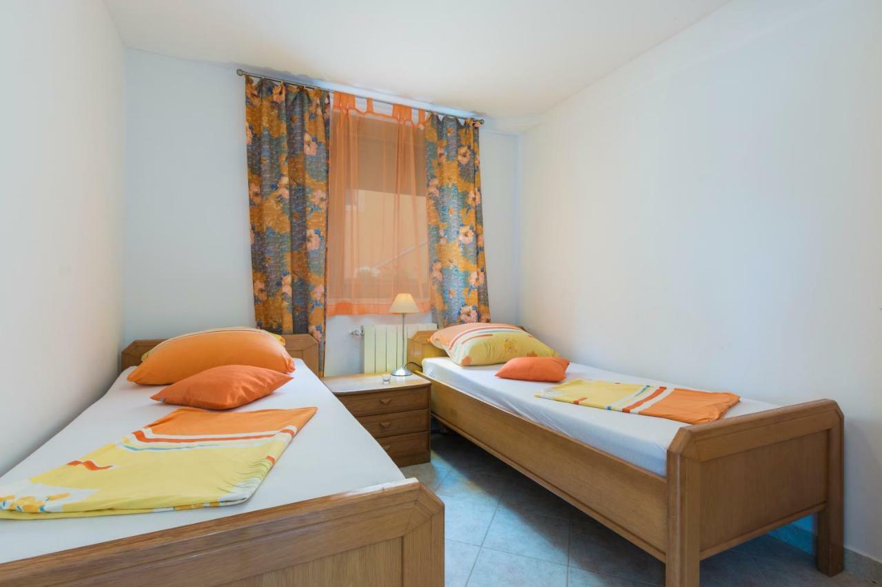 Apartman Studio Lägenhet Pula Exteriör bild