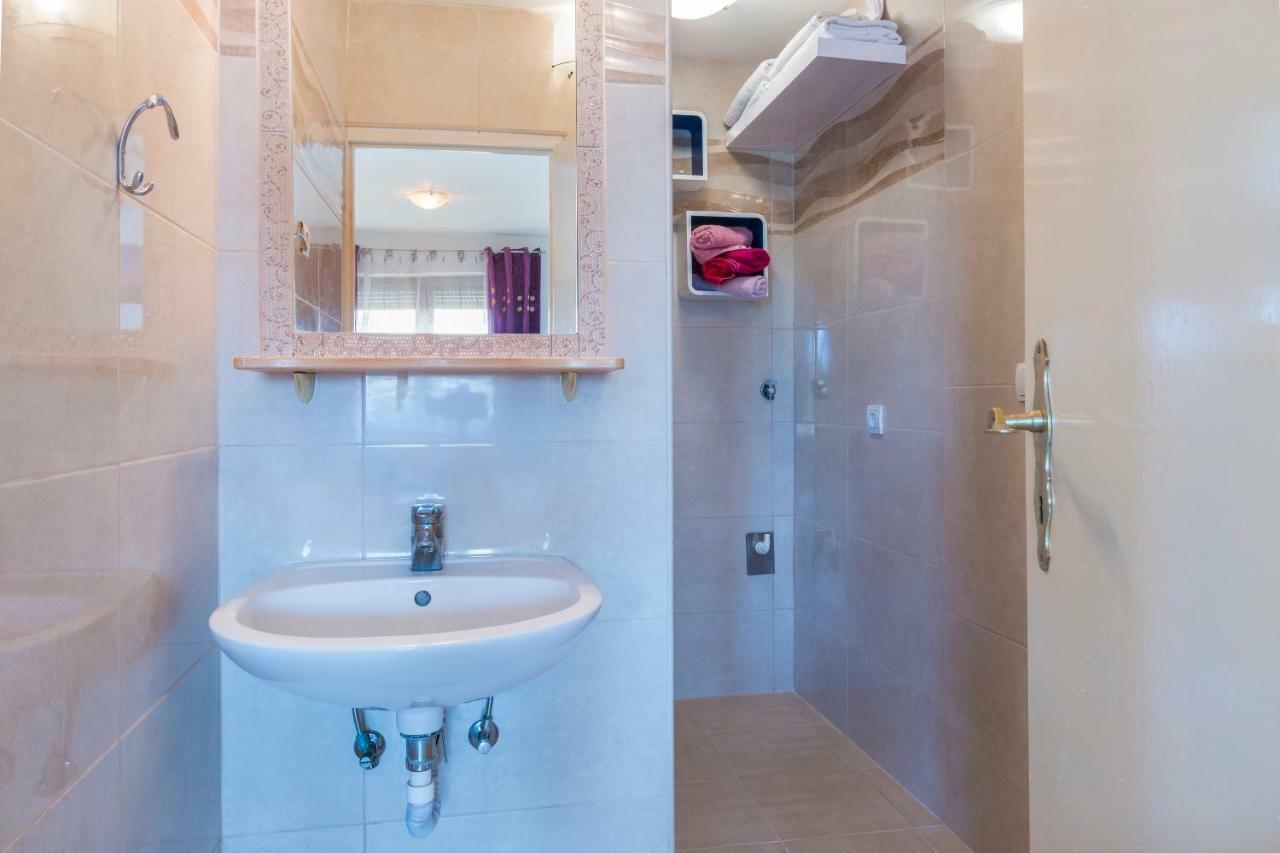 Apartman Studio Lägenhet Pula Exteriör bild