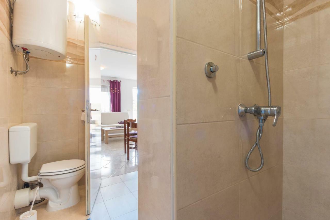 Apartman Studio Lägenhet Pula Exteriör bild