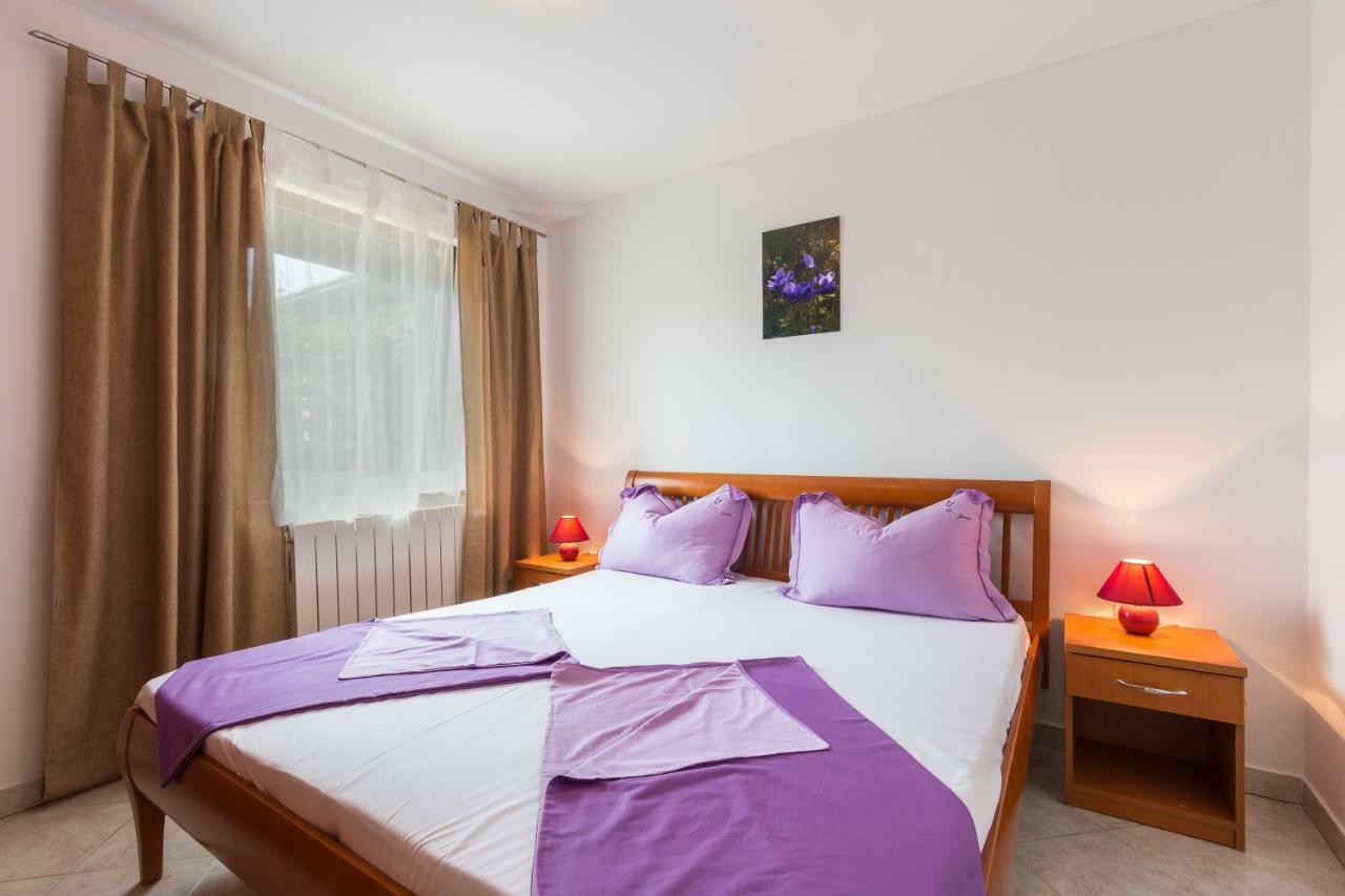 Apartman Studio Lägenhet Pula Exteriör bild