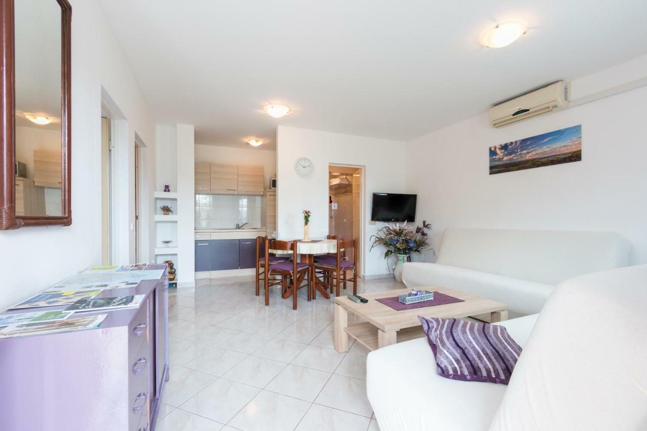 Apartman Studio Lägenhet Pula Exteriör bild