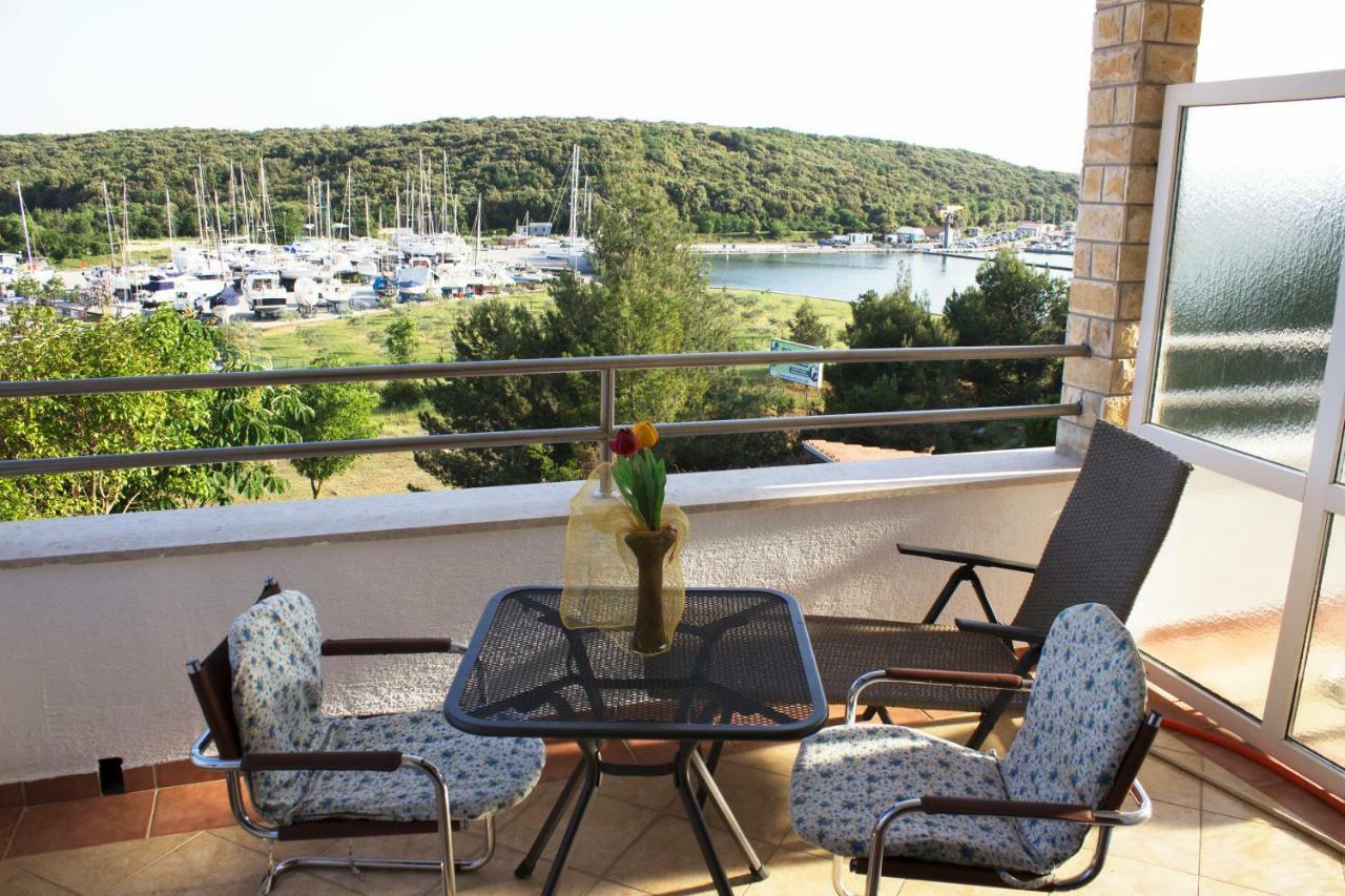 Apartman Studio Lägenhet Pula Exteriör bild